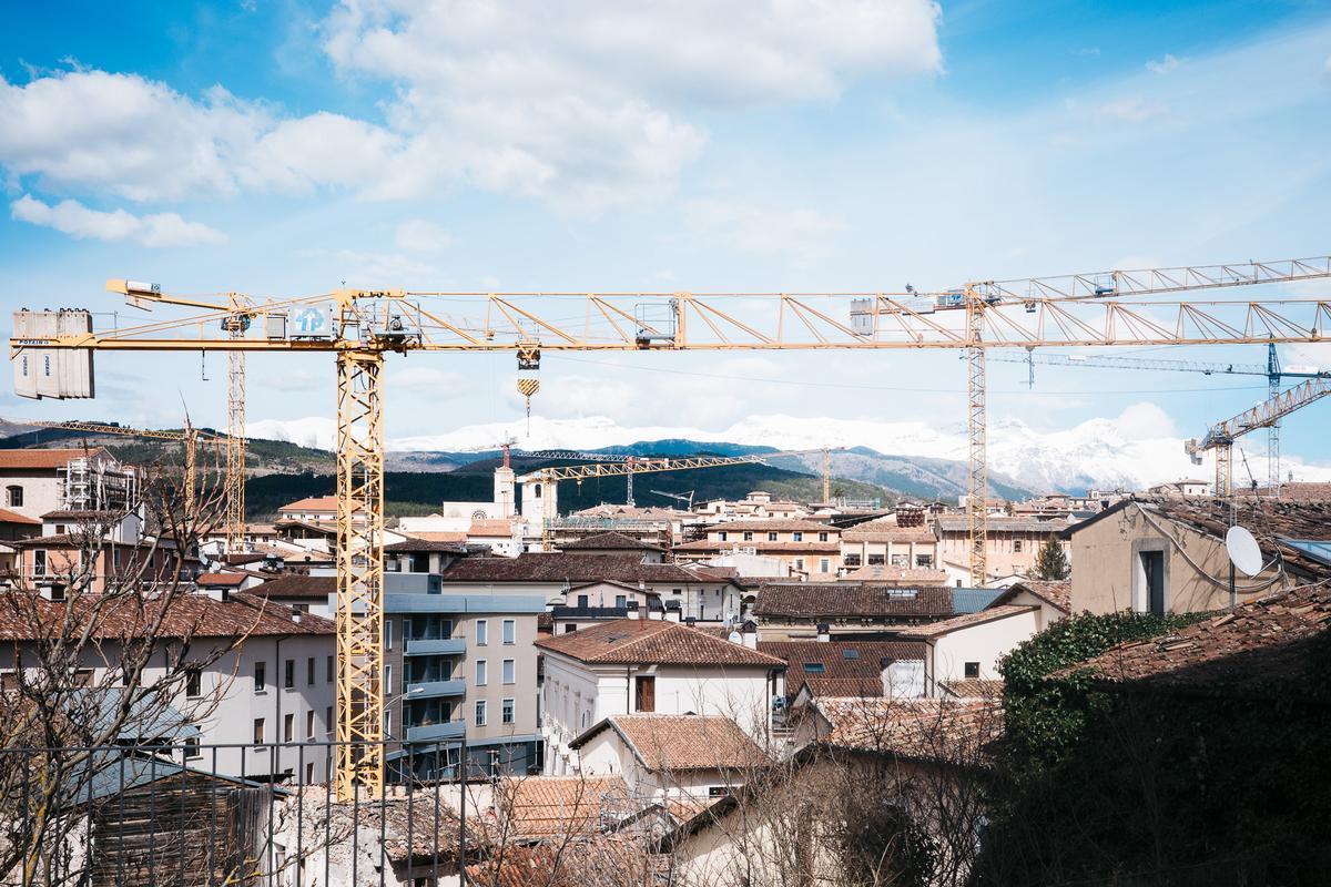A L’Aquila restano abitazioni di emergenza da demolire e monumenti all’abusivismo